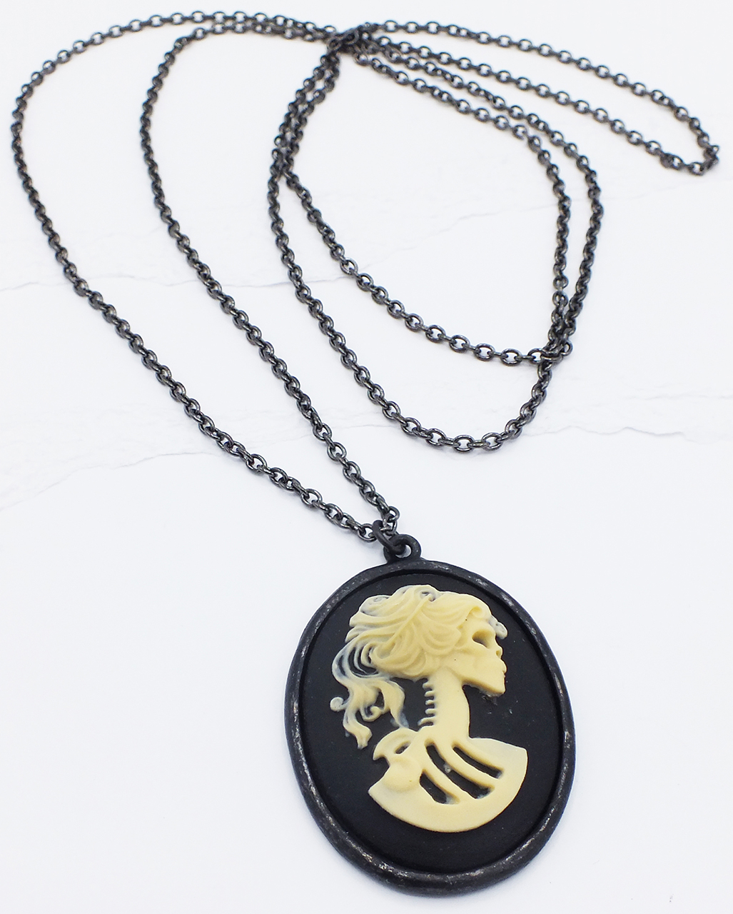 Kaufen Sie Gemshine Halskette - Gothic Totenkopf Totenschädel Anhänger zu  Großhandelspreisen